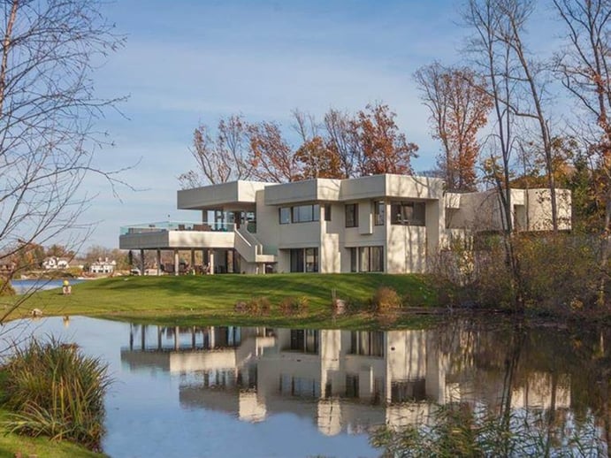 1390 Kirkway Road, designed by architect Irving Tobocman in 2005, has four bedrooms, five bathrooms, and ample views of Lower Long Lake. Photograph: Hall & Hunter Realtors. Banner image: This modernist home on Lake Geneva has unparalleled lake views. Photograph: SPG Finest