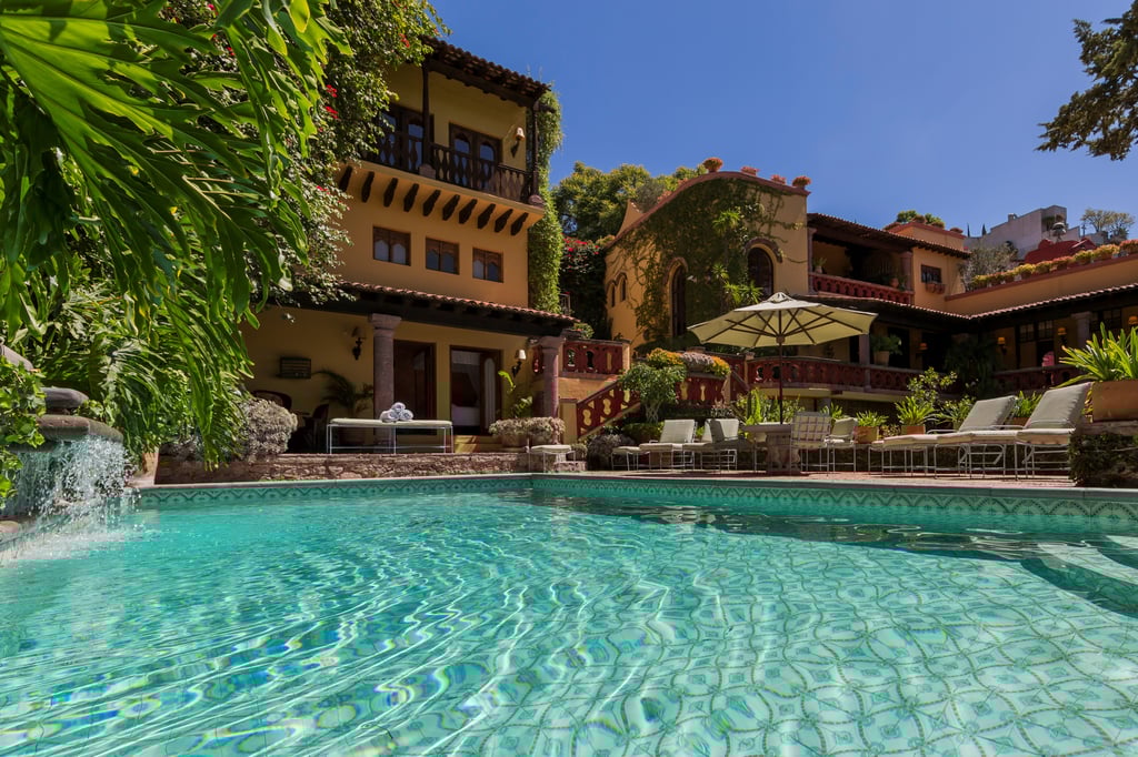 This contemporary oceanfront villa, just outside Cabo san Lucas, was built with locally sourced stone from the Sierra de la Laguna mountains. The home is also 100 percent solar powered. Casa Chorro combines elegant Spanish Colonial architecture with 21st-century amenities, including advanced solar power.