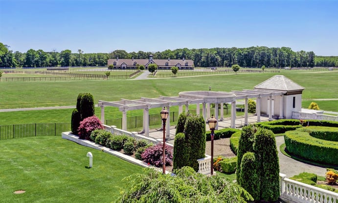  Discovery Manor, a 160-acre horse farm dedicated to the breeding, sale, and racing of Thoroughbreds, is strategically located in the heart of the Northeast horse-racing industry.