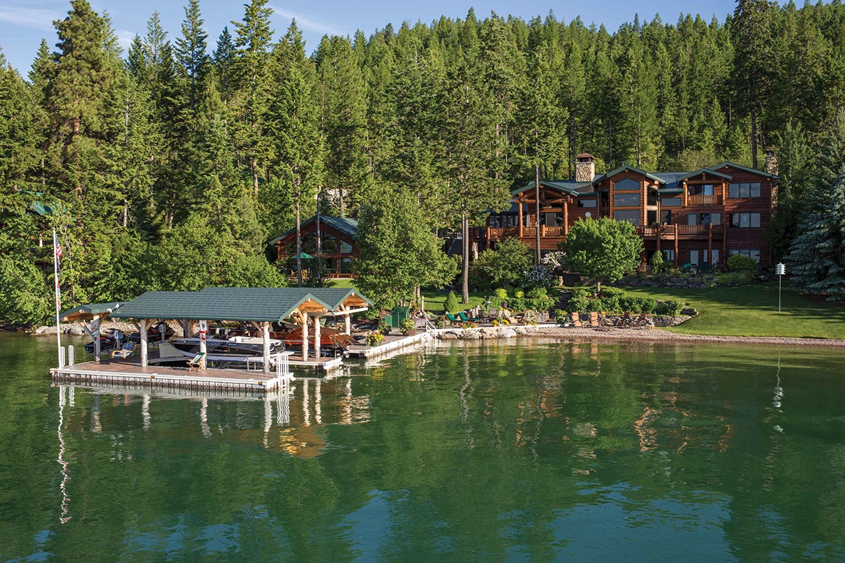 Private Banks: Seven Luxurious Lakeside Homes