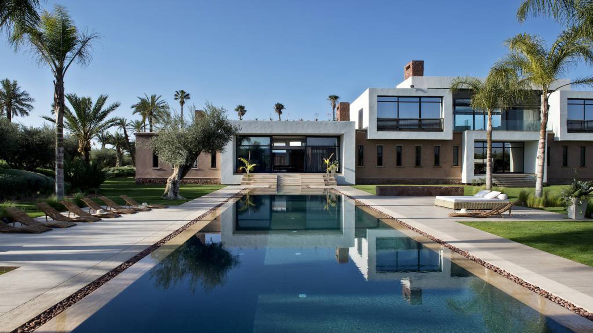 Contemporary design meets Moroccan building traditions at this magnificent Moorish estate in the Red City.